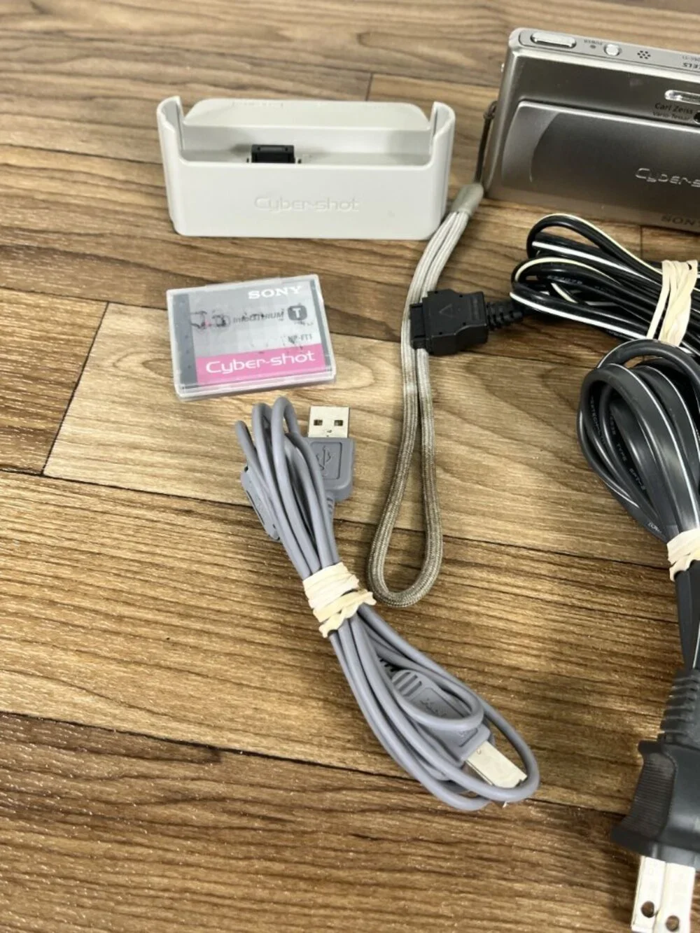 Sony Cyber-shot DSC-T1 5.0MP Digital Camera Silver Tested With Dock, Memory Card